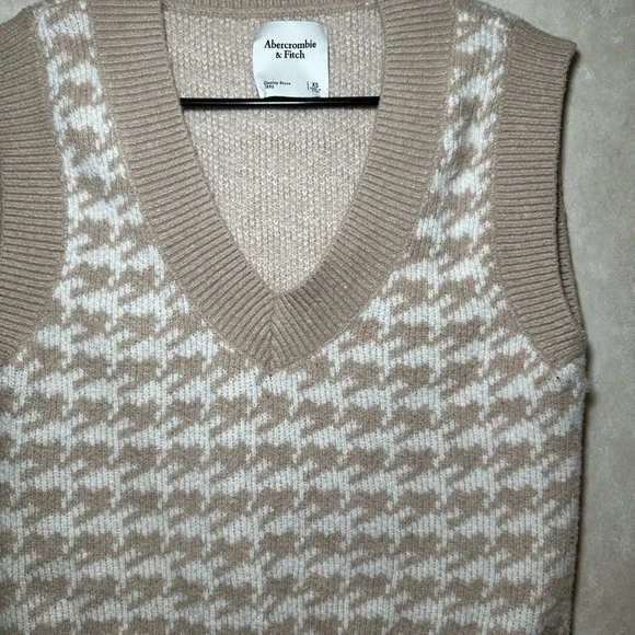 Abercrombie & Fitch Tan V-Neck Sweater